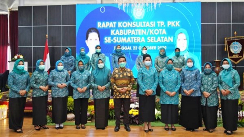 Feby Deru Pamerkan Koleksi Kriya Sriwijaya Kepada TP PKK se-Sumsel