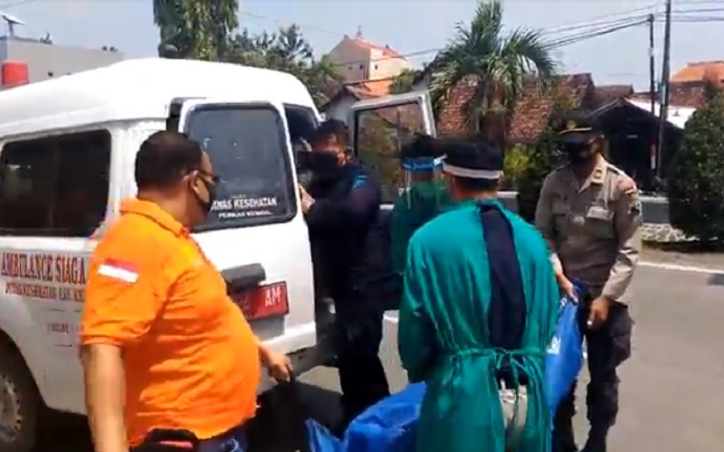 Pasang Baliho, Pekerja di Kendal Tewas Tersengat Listrik