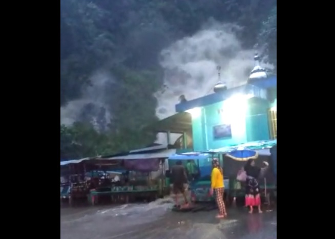 Viral Air Terjun Gunung Rambutan Paser Kaltim Mendadak Meluap