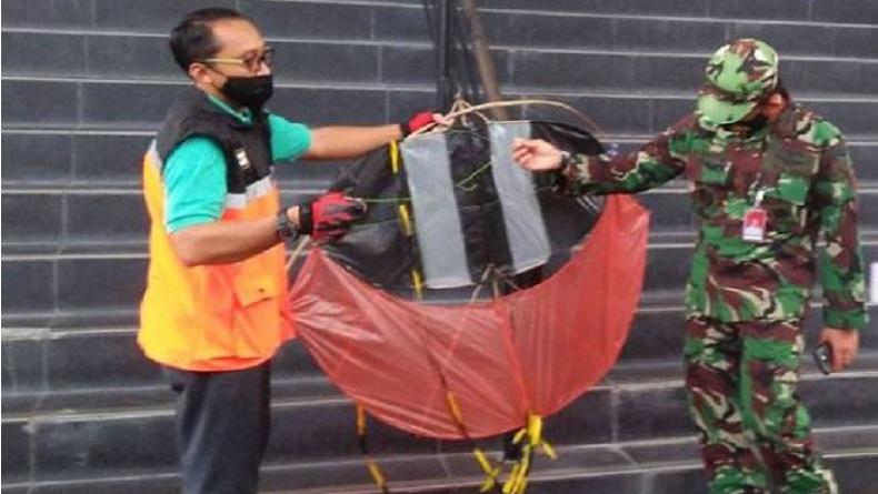 Bahayakan Penerbangan, Lanud Adisutjipto Amankan Layang-Layang di Area Bandara