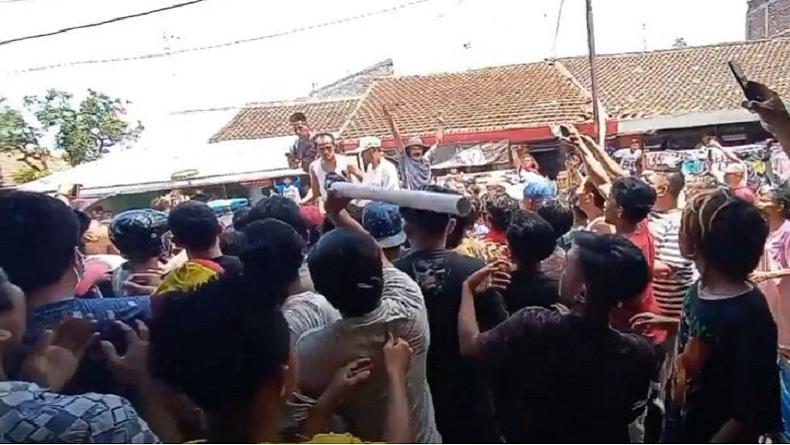 Maling Motor Diamuk Warga Sekampung di Probolinggo, Polisi Kesulitan Evakuasi