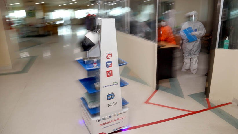 Aksi Robot Raisa Bantu Tenaga Medis Rawat Pasien Covid di Surabaya - Bagian 6