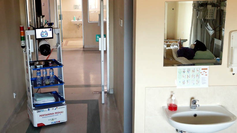 Aksi Robot Raisa Bantu Tenaga Medis Rawat Pasien Covid di Surabaya - Bagian 2