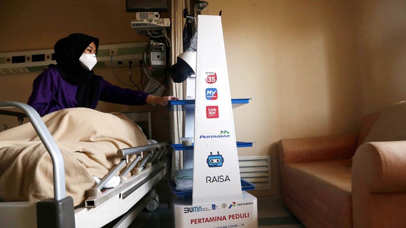 Aksi Robot Raisa Bantu Tenaga Medis Rawat Pasien Covid di Surabaya - Bagian 1