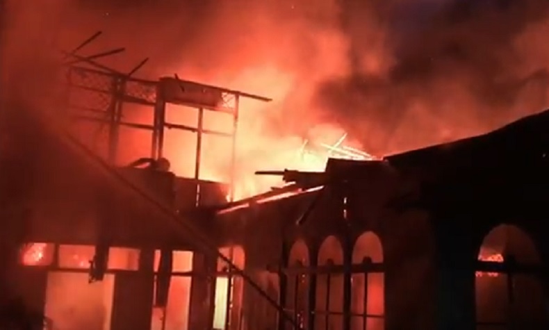 Kebakaran di Pontianak, Rumah 2 Lantai Hangus Terbakar