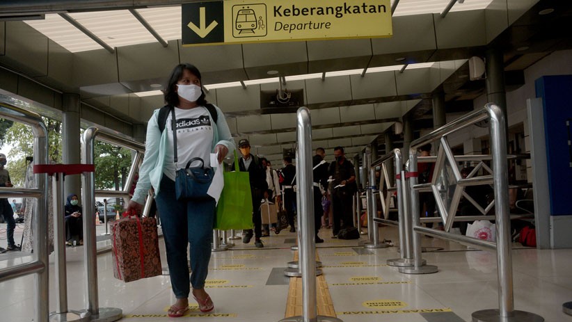 Jumlah Penumpang Kereta Stasiun Senen Meningkat - Bagian 4