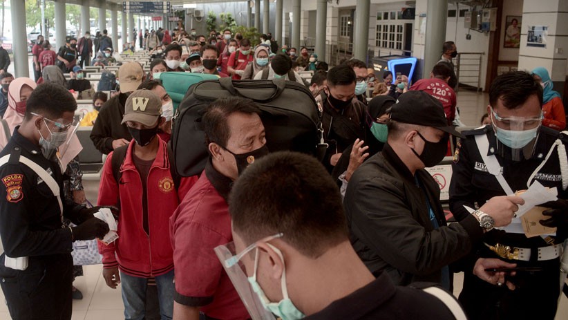 Jumlah Penumpang Kereta Stasiun Senen Meningkat - Bagian 1