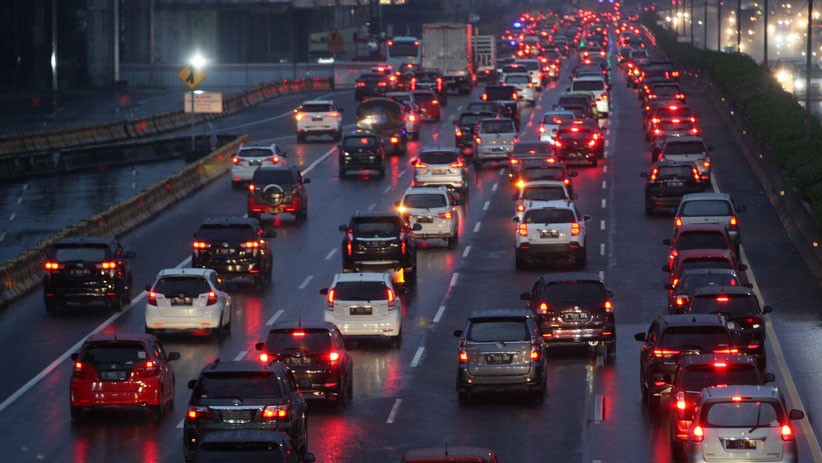 Jelang Libur Panjang, Begini Suasana Tol Dalam Kota Sore Ini - Bagian 2