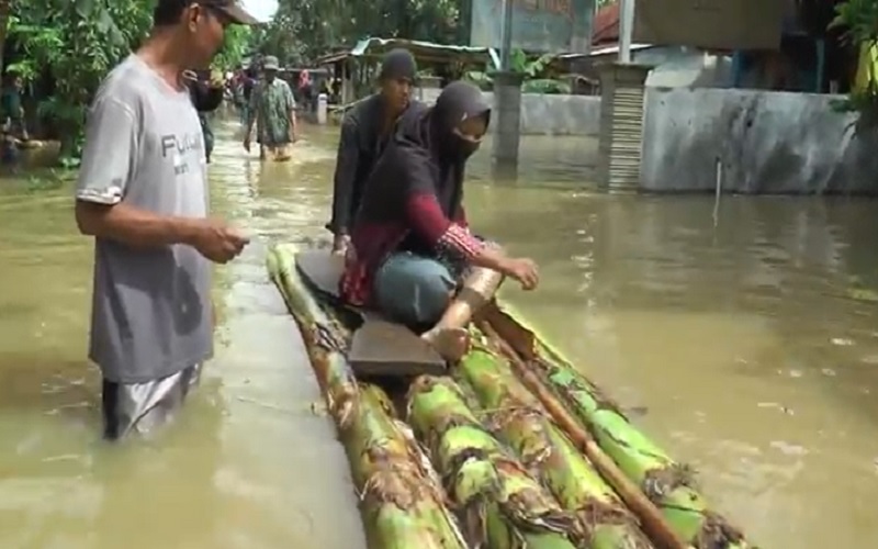 Banjir Meluas, Ratusan Orang di Cilacap Mengungsi