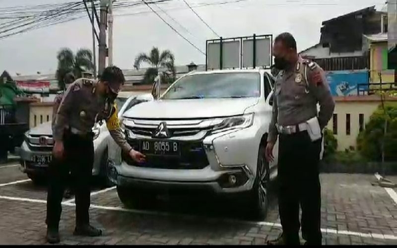 Video Viral Pajero Sport Ugal-Ugalan Pakai Sirene Dan Strobo Di Jalanan ...