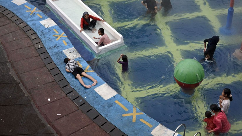 Kolam Pemandian Air Panas Darajat Pass Garut Dipenuhi Wisatawan - Bagian 3