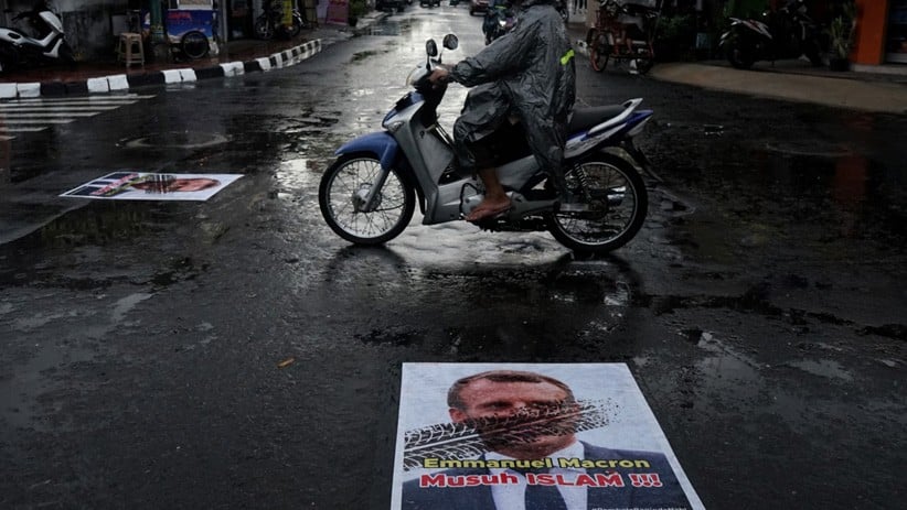 Aksi Injak Foto Presiden Prancis Emmanuel Macron di Yogyakarta - Bagian 3