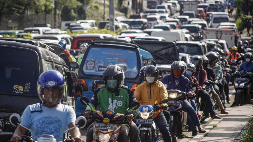 Libur Panjang, Jalur Puncak Dipadati Kendaraan Wisatawan - Bagian 2