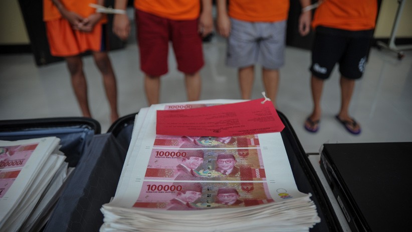 Polrestabes Bandung Amankan Rp800 Juta Uang Palsu - Bagian 1