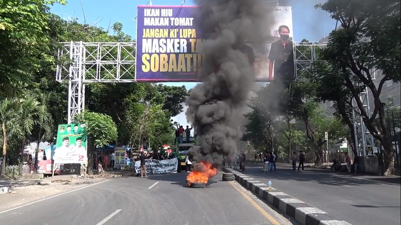 Sumpah Pemuda, Mahasiswa Makassar Parkir Truk Tutup Akses Perbatasan Daerah