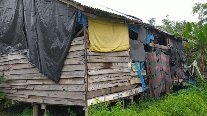 Tinggal di Rumah Tak Layak Huni, Rumah Warga Toboali Ini Dibedah TNI-Polri