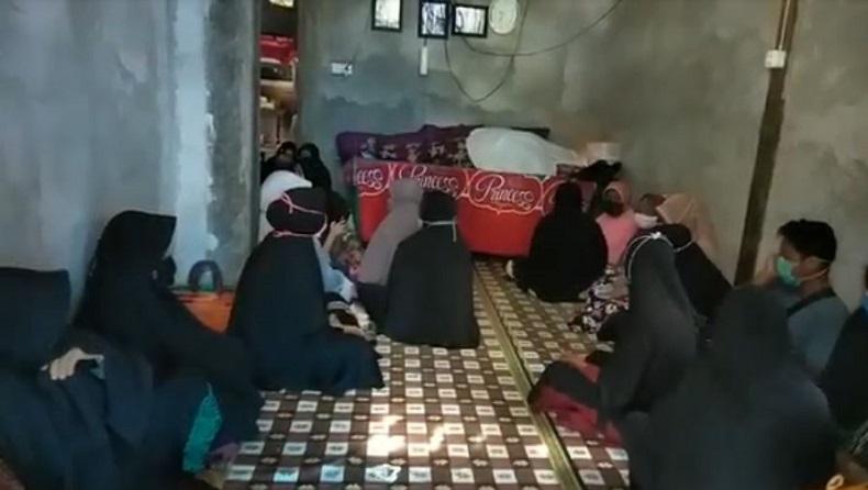 title Panik saat Gempa Mamuju Tengah, Ibu Hamil Tua Tewas usai Jatuh Terpeleset Panik saat Gempa Mamuju Tengah, Ibu Hamil Tua Tewas usai Jatuh Terpeleset