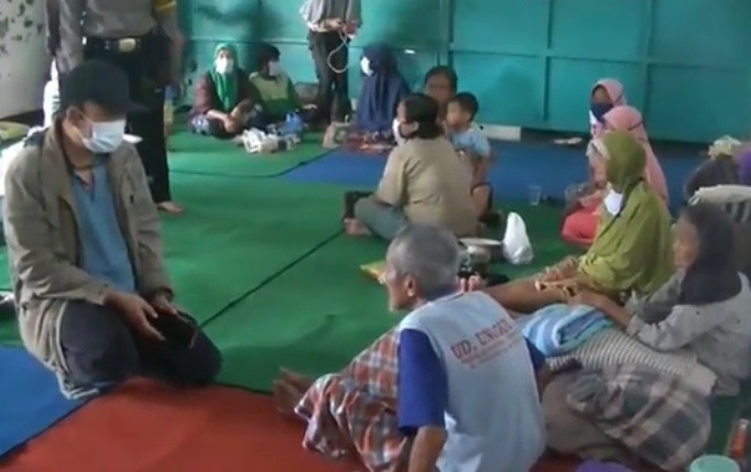 3 Hari Terisolasi, Ratusan Korban Banjir di Banyumas Terima Bantuan