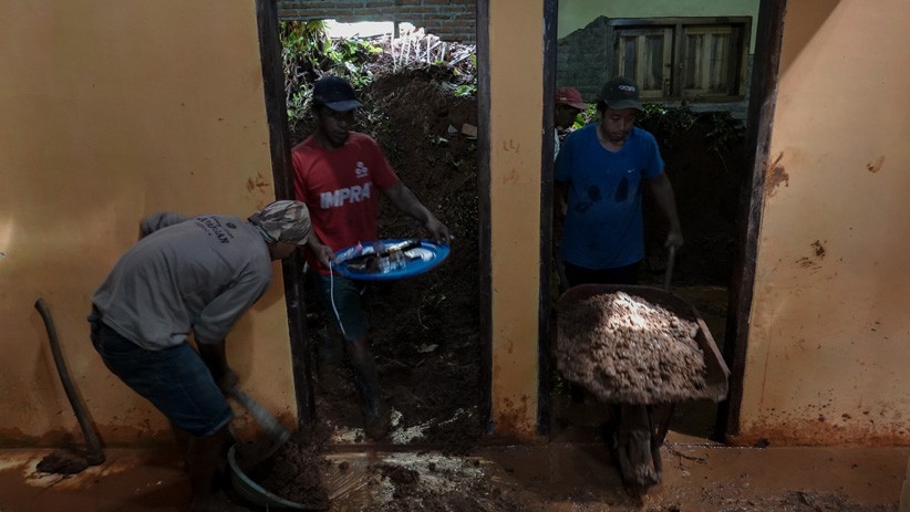 Dampak La Lina, Banjir Bandang dan Longsor Terjang Desa Kalisalak Banyumas - Bagian 2