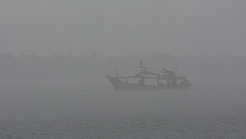 Waspada, Gelombang Tinggi hingga 5 Meter di Perairan Selatan Jawa - Bagian 2