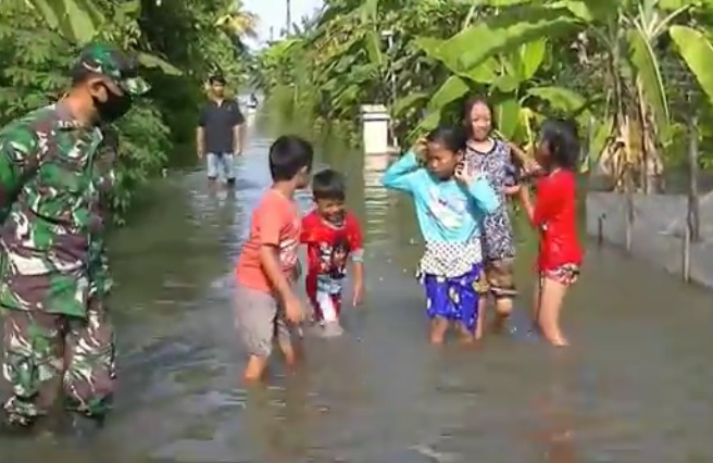 Banjir di Banyumas Rendam Ratusan Rumah Setinggi 1 Meter, Warga Mengungsi