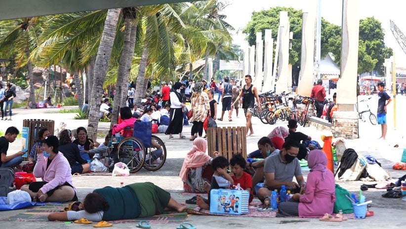 Pantai Ancol Dipadati Wisatawan Menikmati Libur Panjang - Bagian 3