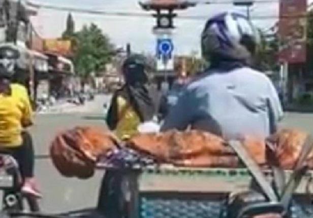 Viral Pemotor di Boyolali Bonceng Jenazah, Ternyata Bawa Jasad Sang Ibu