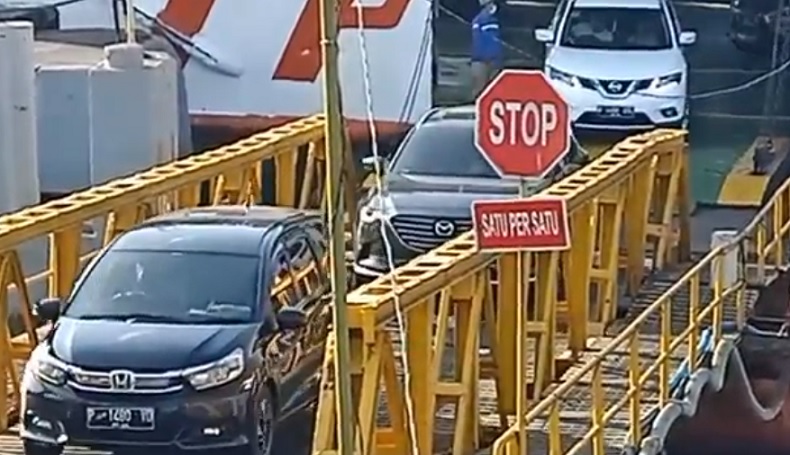 Arus Mudik di Pelabuhan Gilimanuk, Ribuan Orang Menyeberang dari Bali ke Jawa