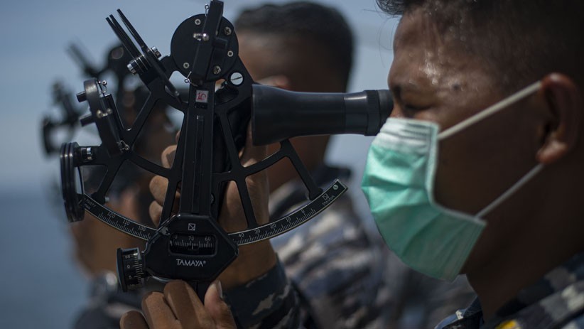 Taruna AAL Latihan Navigasi Astronomi di Atas KRI Bima Suci - Bagian 3