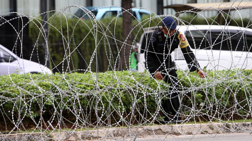Kedubes Prancis Dijaga Ketat, Kawat Berduri Dipasang Polisi - Bagian 1