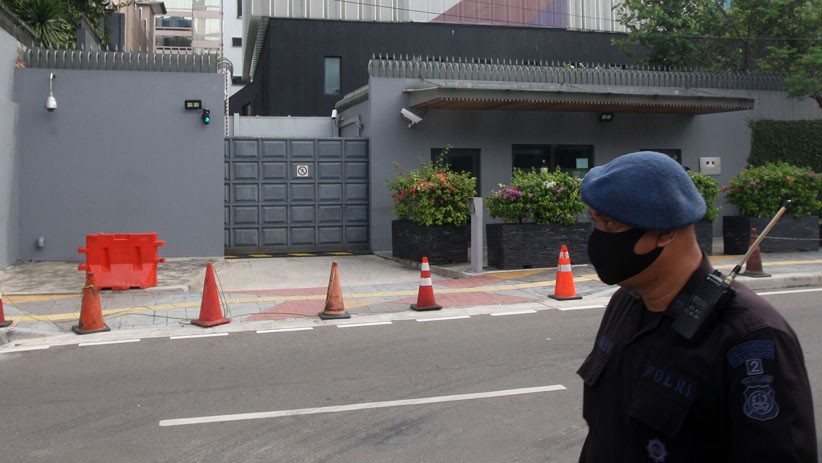 Kedubes Prancis Dijaga Ketat, Kawat Berduri Dipasang Polisi - Bagian 2