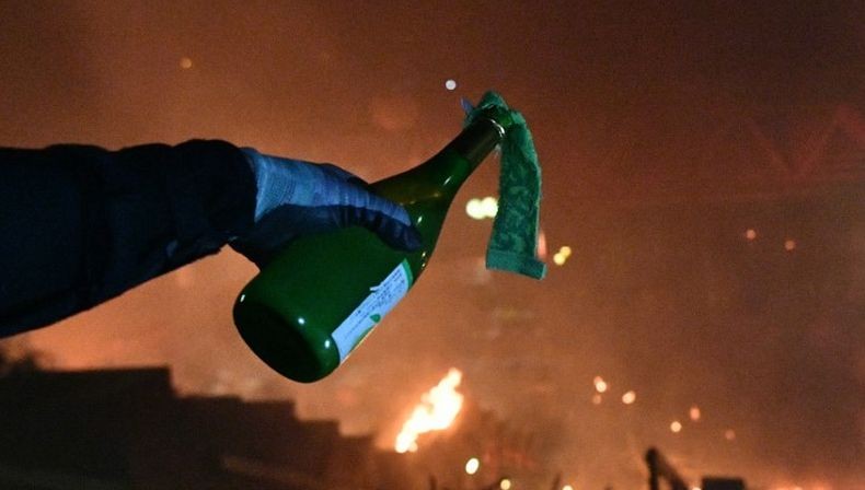 Ketapang Gempar! Bom Molotov Dilempar ke Kantor Bupati