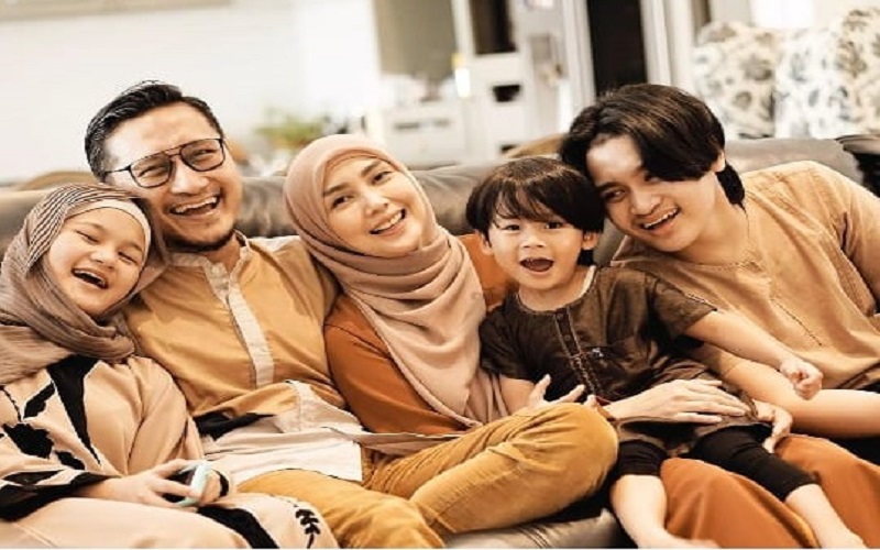 Nabinya Dihina, Arie Untung dan Istri Buang Koleksi Asal Prancis