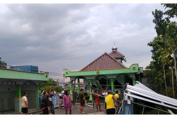 Hujan Deras Disertai Angin Kencang di Sleman Rusak Sejumlah Rumah