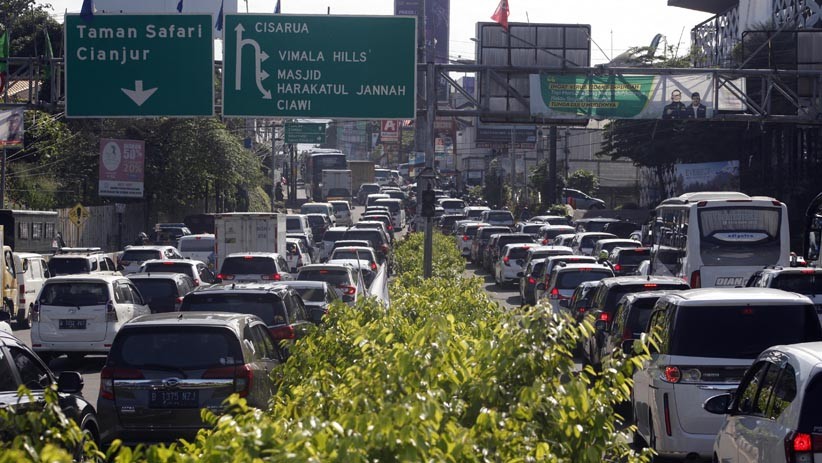 Begini Suasana Kemacetan Jalur Puncak Bogor Sabtu Siang Ini - Bagian 1