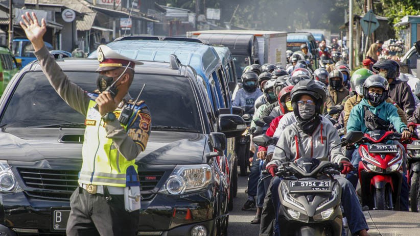 Begini Suasana Kemacetan Jalur Puncak Bogor Sabtu Siang Ini - Bagian 2