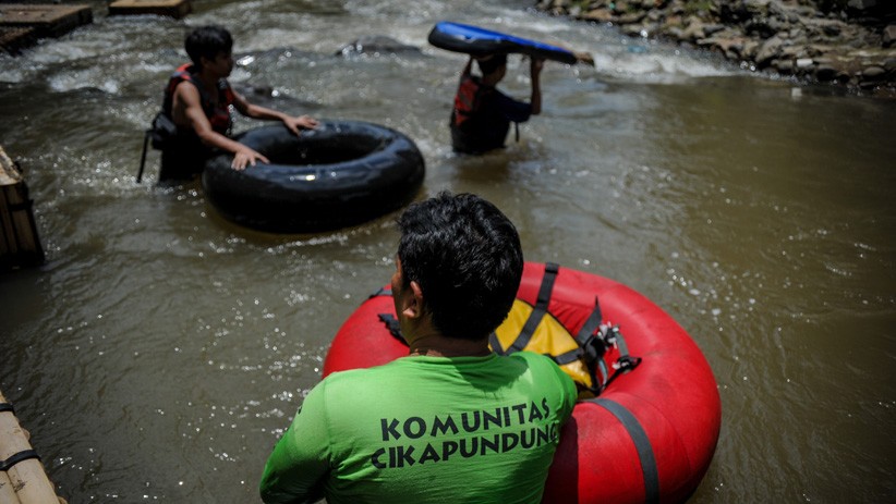 Serunya Wisata Menyusuri Sungai Cikapundung dengan Ban Karet - Bagian 3