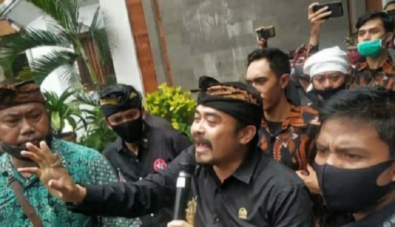 title Dilaporkan Atas Dugaan Penodaan Agama, Begini Respons Anggota DPD Arya Wedakarna Dilaporkan Atas Dugaan Penodaan Agama, Begini Respons Anggota DPD Arya Wedakarna