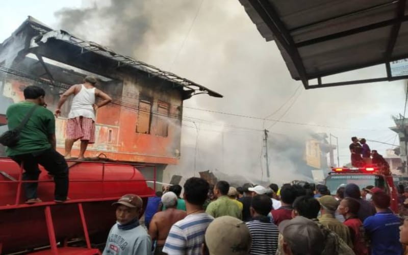 Kebakaran Hebat di Pasar Inpres Pendopo, Enam Toko Hangus