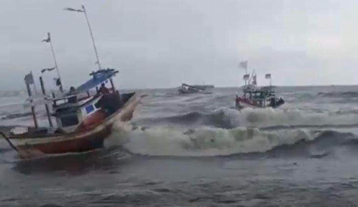 Prakiraan BMKG 2 November: Gelombang 4 Meter Berpotensi Landa Banten-Lampung