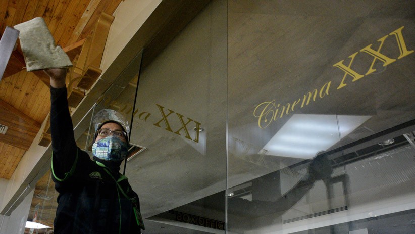 Bioskop di Makassar Kembali Dibuka dengan Protokol Kesehatan Covid-19 - Bagian 1