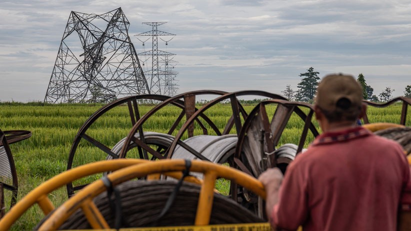 Menara SUTET Roboh, Besi Berserakan di Sawah Desa Kebumen Batang - Bagian 3