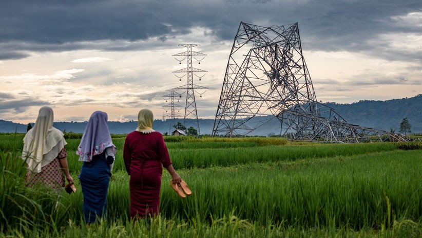 Menara SUTET Roboh, Besi Berserakan di Sawah Desa Kebumen Batang - Bagian 2