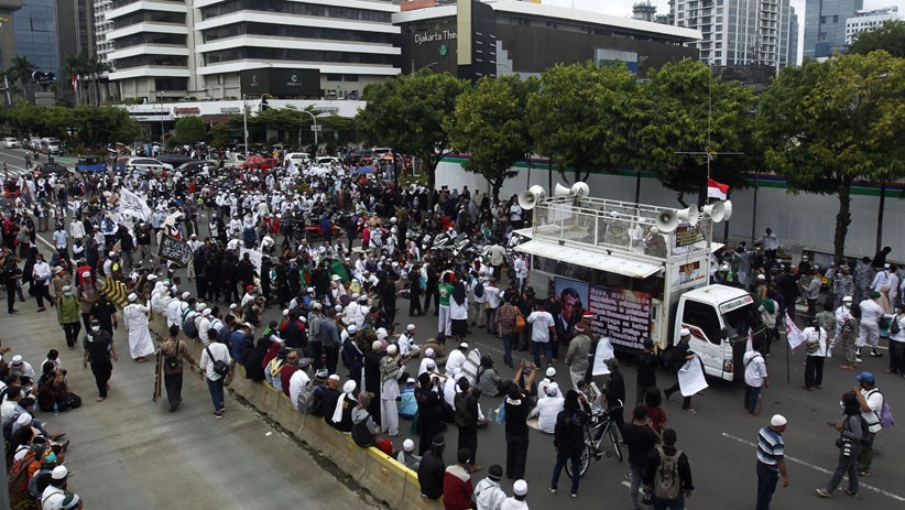 Kecam Presiden Emmanuel Macron, Ribuan Massa PA 212 Demo Kedubes Prancis - Bagian 4