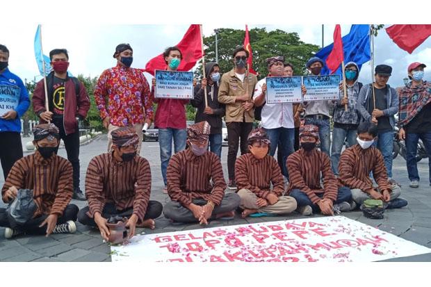 Protes UMP, Buruh di DIY Topo Pepe di Titik Nol Yogyakarta