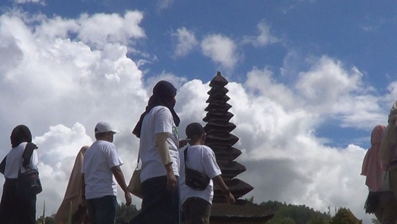 Libur Panjang 5 000 Wisatawan Kunjungi Objek Wisata Ulun Danu Bedugul Bali Bagian 1