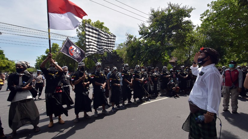 Kontroversi Seks Bebas Pakai Kondom, Arya Wedakarna Dikecam Masyarakat Bali - Bagian 1