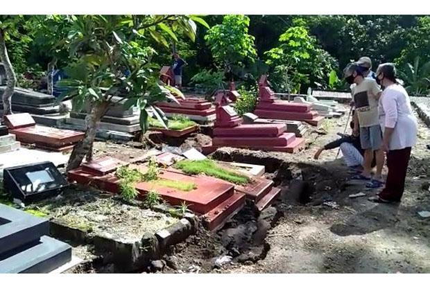  Belasan Makam di Minomaratani Ambles, Warga Minta Ada Saluran Air 