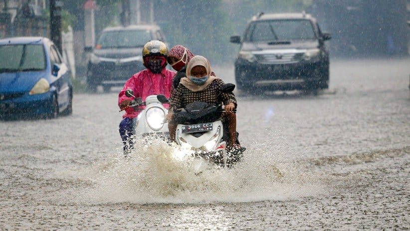 Drainase Buruk, Kawasan Kelapa Dua Tangerang Tergenang Air 60 Cm - Bagian 1