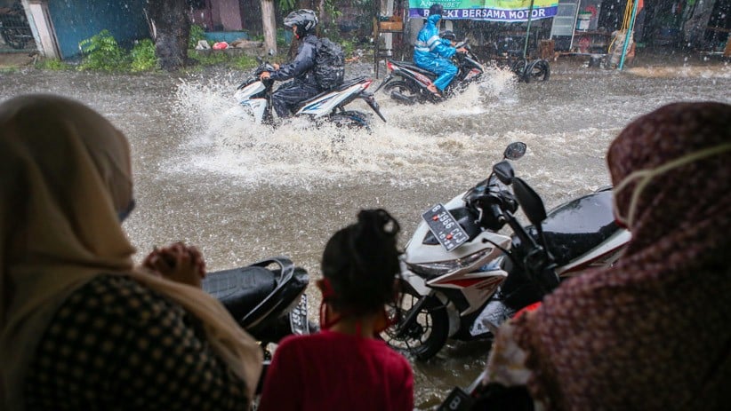 Drainase Buruk, Kawasan Kelapa Dua Tangerang Tergenang Air 60 Cm - Bagian 2
